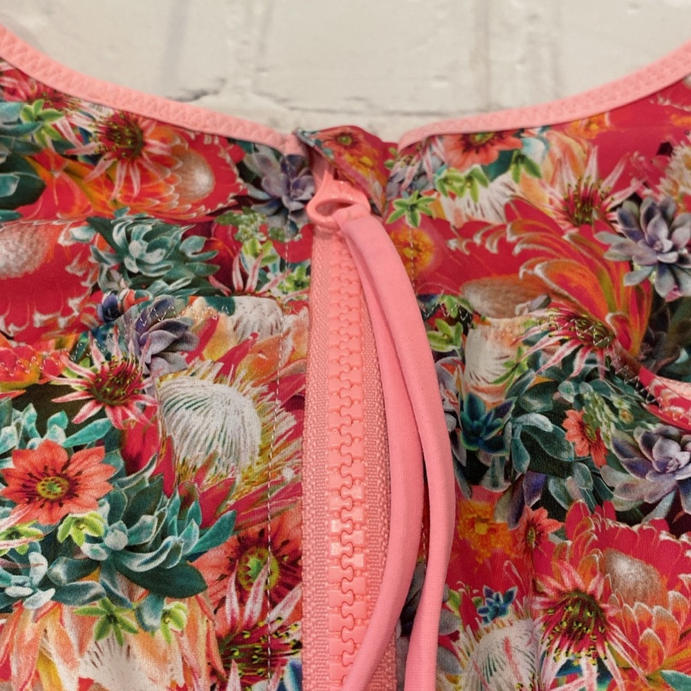 Lululemon Shanti Surf Rashguard - Picture 10 of 15